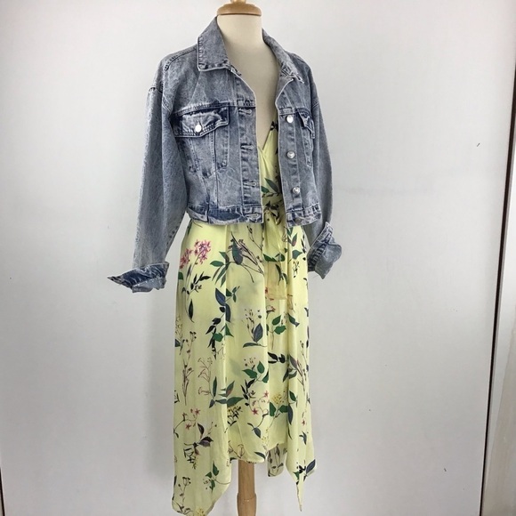 Banana Republic yellow print short sleeved flowy rayon crepe wrap dress size 4. - Picture 6 of 9